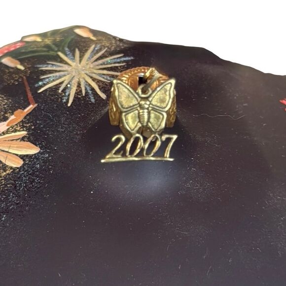 2007 Festive Santa Christmas Ornament - Picture 5 of 5